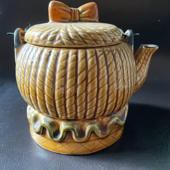 Adorable Vintage Old Lady Granny Ceramic Porcelain Teapot-Made in Japan - Picture 3 of 10